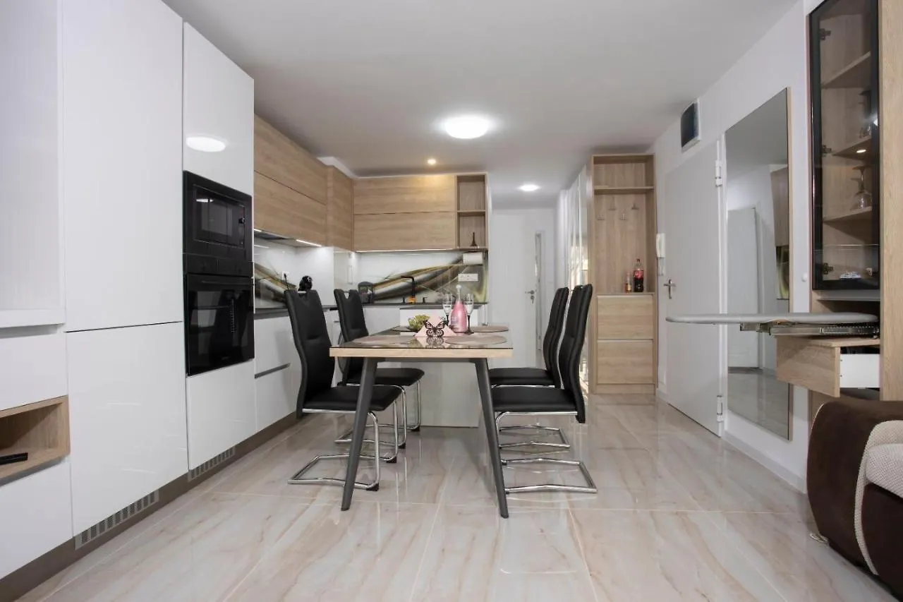 Apartmán Апартамент За Гости Ивви-1 Burgas City